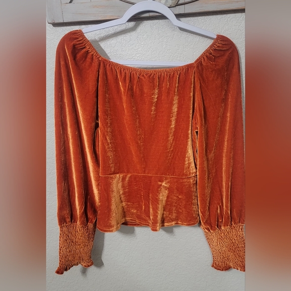 Amber Skies  Velvet Ruched Top Size M EUC - Picture 3 of 10
